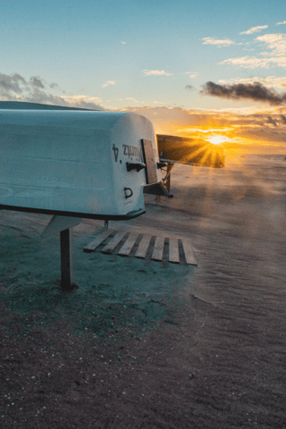 Ostsee-Apartmenthotel-Winterseason-Strand-und-boot